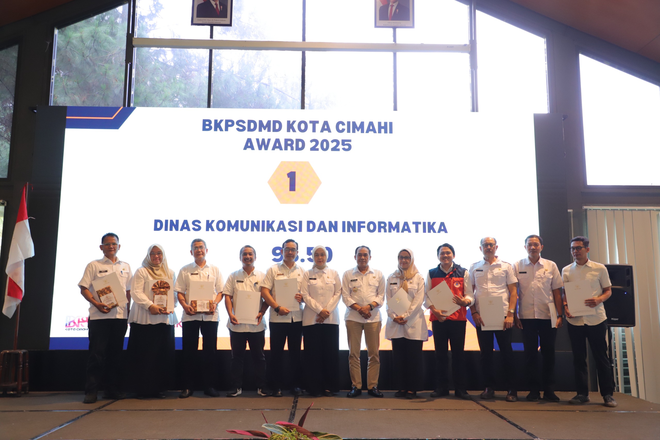 diskominfo-kota-cimahi-raih-penghargaan-ip-asn-2025