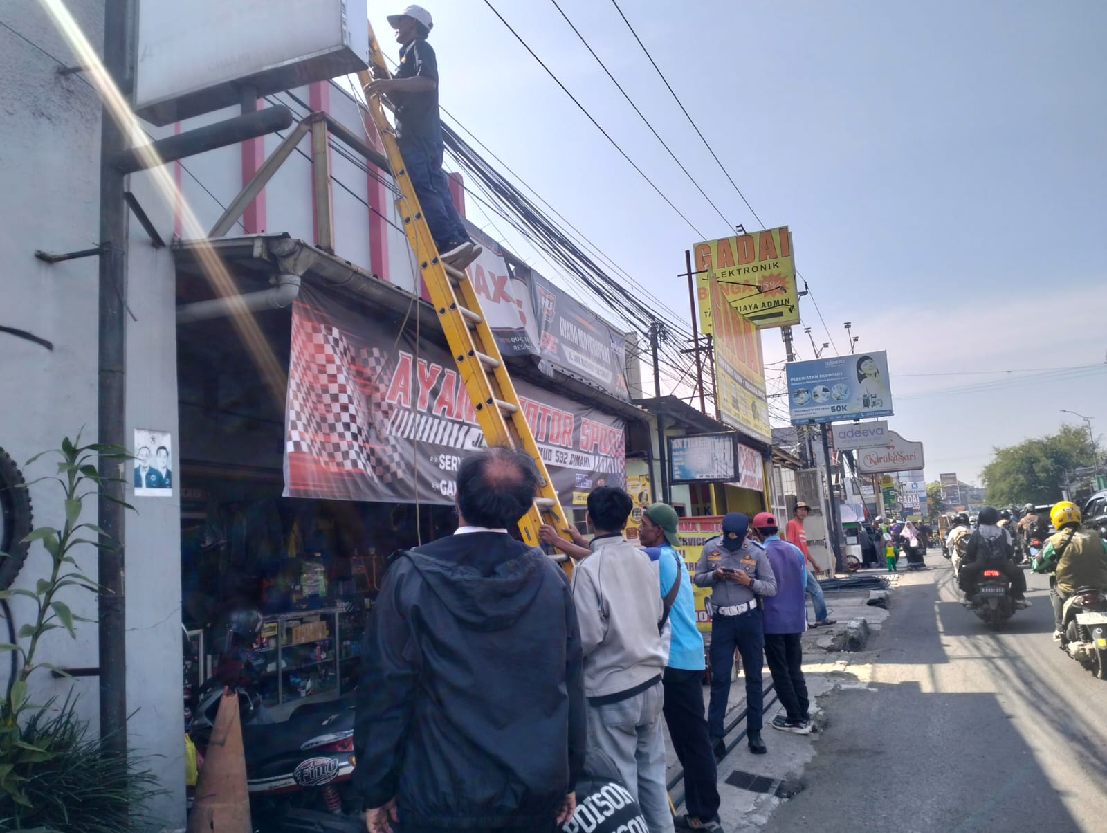 pendampingan-kegiatan-padakefo-perapihan-kabel-udara-fo
